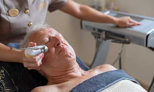 No needle mesotherapie behandeling voor het verjongen van de huid