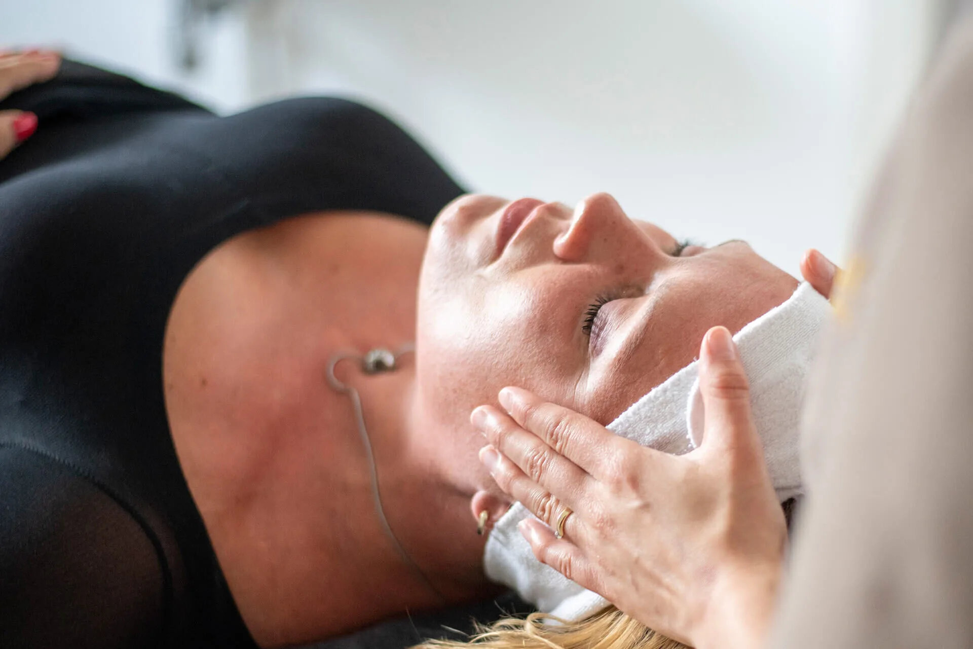 Reiniging en masker is een ontspannende behandeling