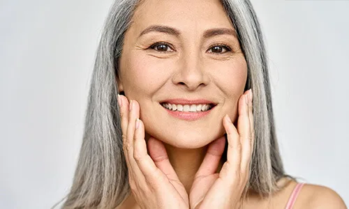 Uitleg over wat een slappe huid in het gezicht is en de oorzaken ervan